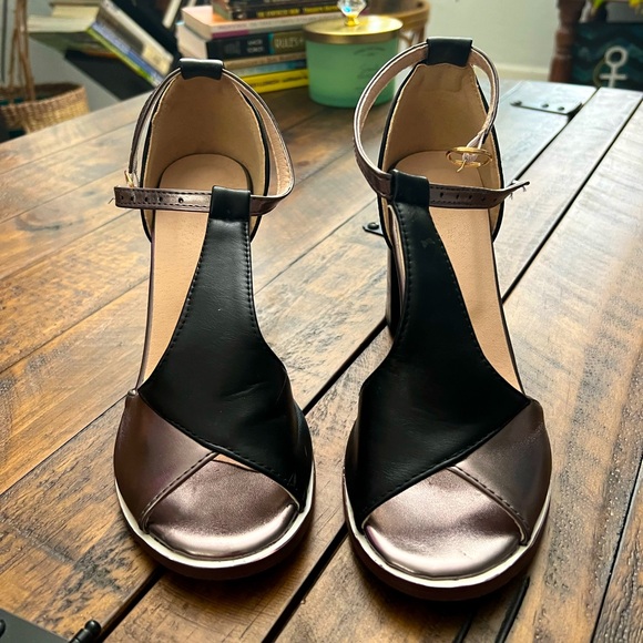 Aimeela Shoes - Black and Chrome Ankle Strap Block Heels Sz 7